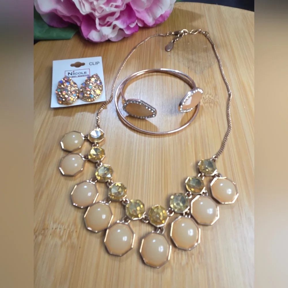 🌟BOGO Free🌟Nicole Gold and Cream Jewelry Set - Picture 5 of 5
